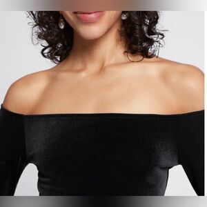 NWOT off the shoulder velvet top size 2